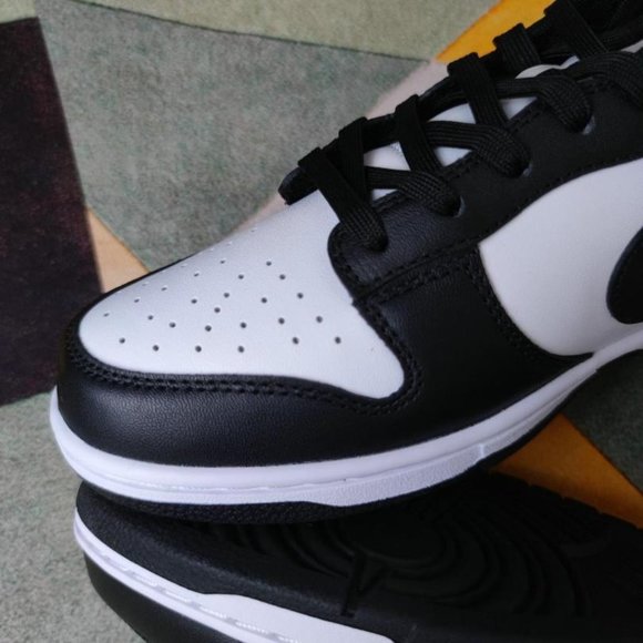 Nike Men\'s Black and White Trainers main image 4
